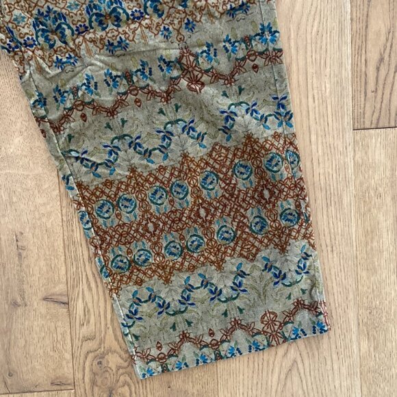 Patterned Wide-Leg Pants - Picture 7 of 16